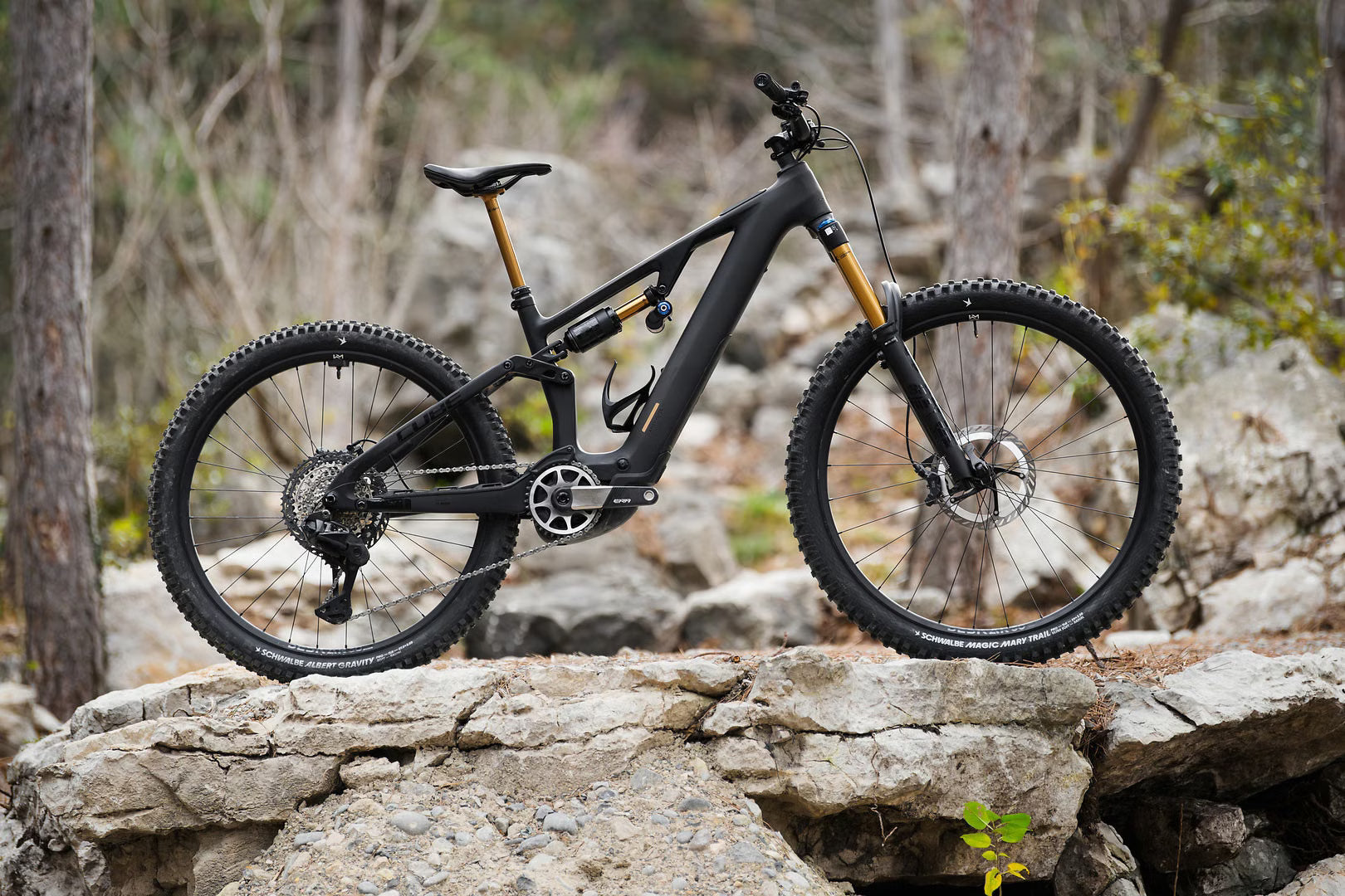 VTT Électrique Tout-Suspendu Cube AMS Hybrid 177 C:62 AT 600X Shimano 12V 600 Wh Bosch 120 Nm 29''/27.5'' Gris Carbon Noir 2026